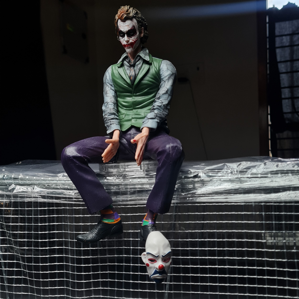 Realistic Joker Statue – Rubber Dashboard Model for Car & Home Decor | 25cm | Adhesive Base